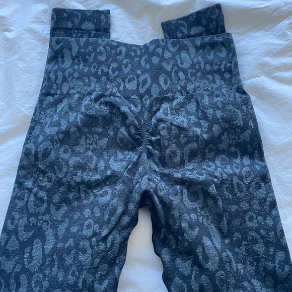 Gymshark adapt animal camo leggings XS - Picture 4 of 6